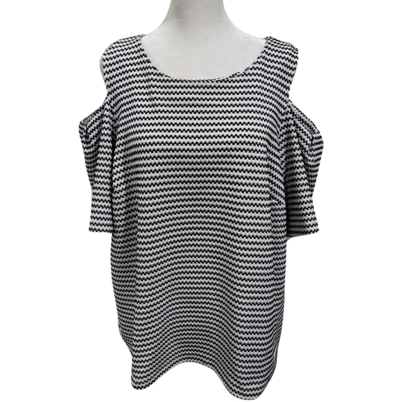 Eloquii Textured Knit Cold Shoulder Top - Picture 3 of 12